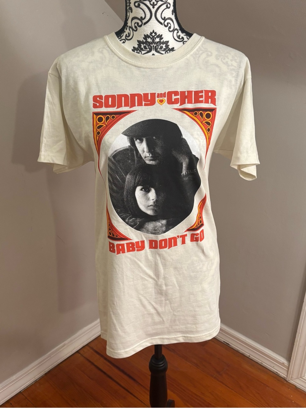 NWOT Sonny and Cher Baby Dont Go Album Pop Rock Duo T-Shirt small